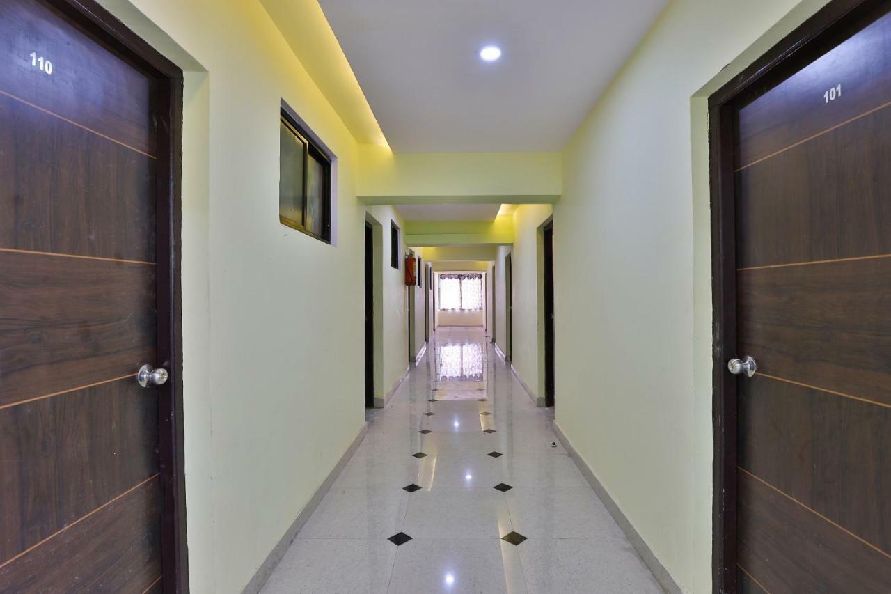 Oyo 37398 Hotel Jalsa Palace Naroda Luaran gambar