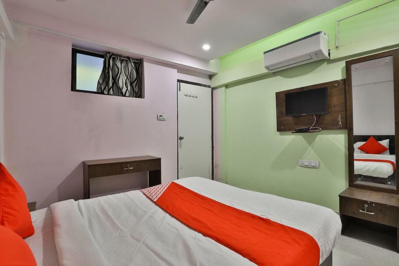 Oyo 37398 Hotel Jalsa Palace Naroda Luaran gambar